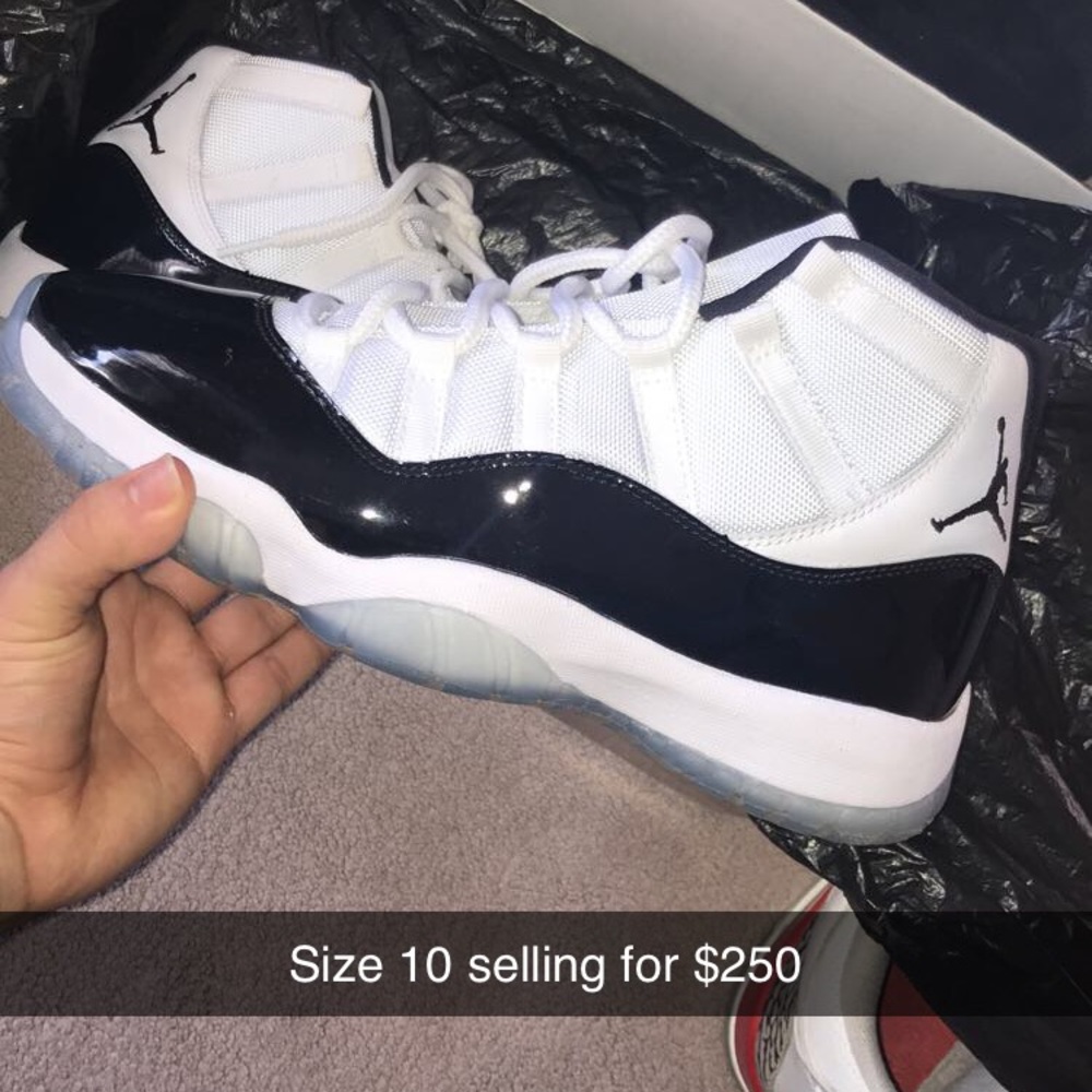 Concord 11s size 10 Gucci flip flops size 10